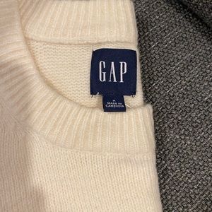 GAP cream sweater * new